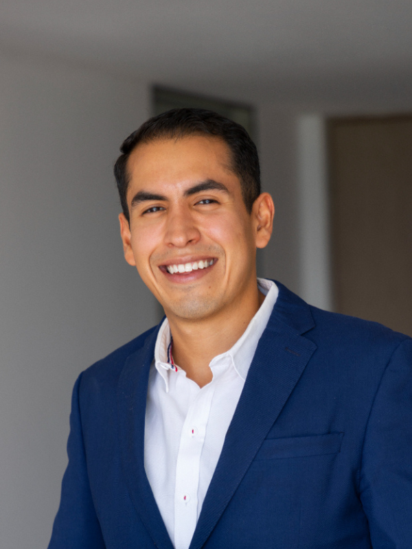 A un Empresario: ¿Cómo Mejorarás tu Entorno de Trabajo para el 2025?